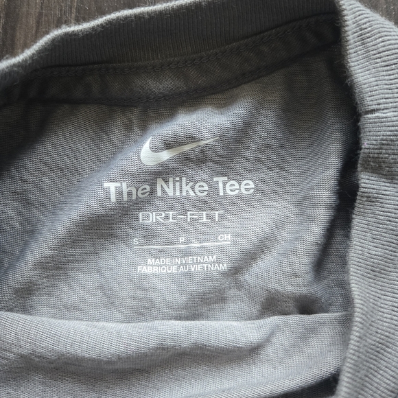 New Nike tee - Picture 2 of 2